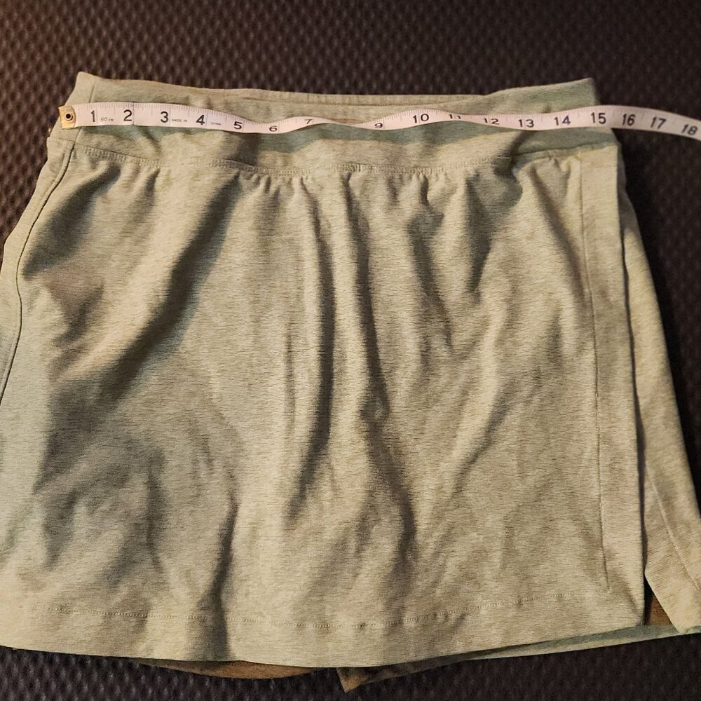 3.5 inch Skort Outdoor Voices Green